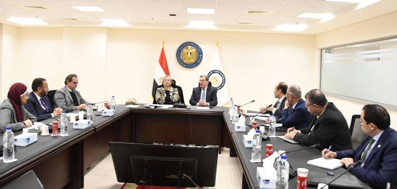 وزيرا البيئة والبترول يبحثان التكامل في عدد من الملفات