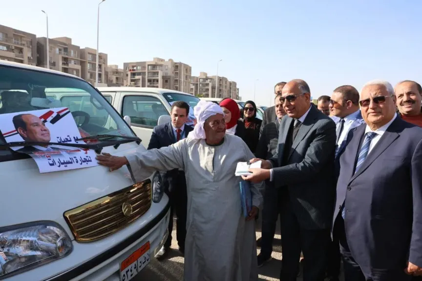 البنك الزراعي المصري يسلم 78 سيارة ميكروباص ضمن مبادرة إحلال السيارات بمحافظة المنيا