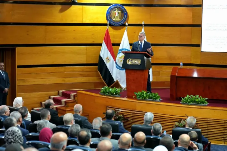 وزير البترول يستعرض جهود الوزارة مع رؤساء الشركات