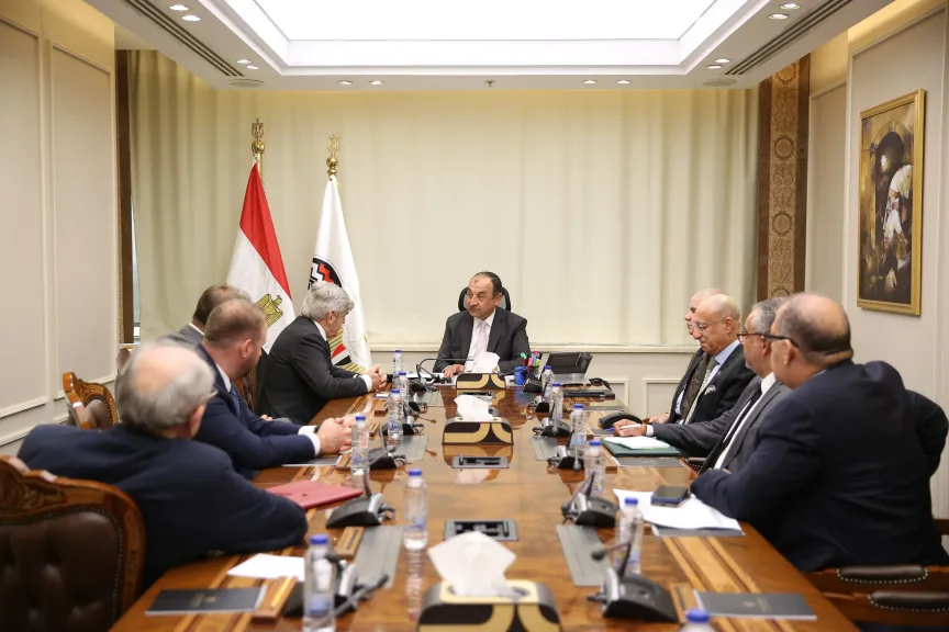 وزير قطاع الأعمال يبحث مع رئيس ”ماير تكنيمونت” تطورات مشروع حامض النيتريك ونترات الأمونيوم بكيما