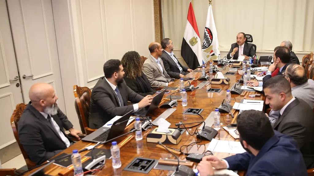 وزير قطاع الأعمال العام يبحث مع ”SAP مصر” مستجدات تطبيق نظام ”ERP” في الشركات التابعة