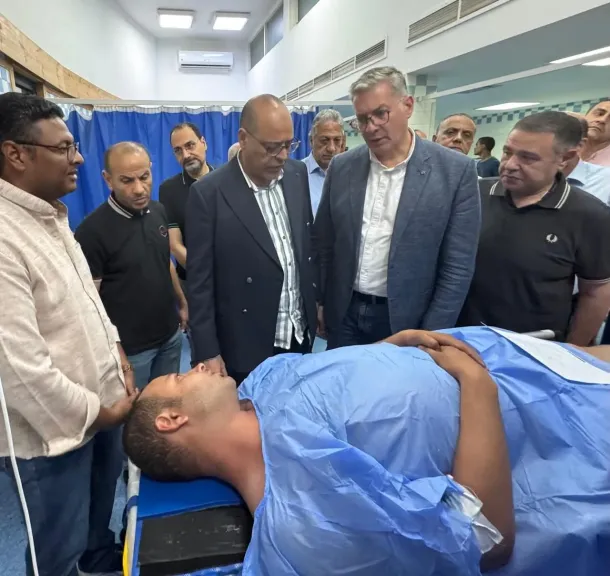 وزيرا البترول والعمل يطمئنان على الناجين من حادث بارج خليج السويس