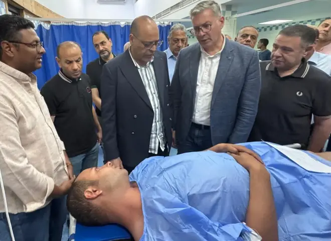 وزيرا البترول والعمل يطمئنان على الناجين من حادث بارج خليج السويس