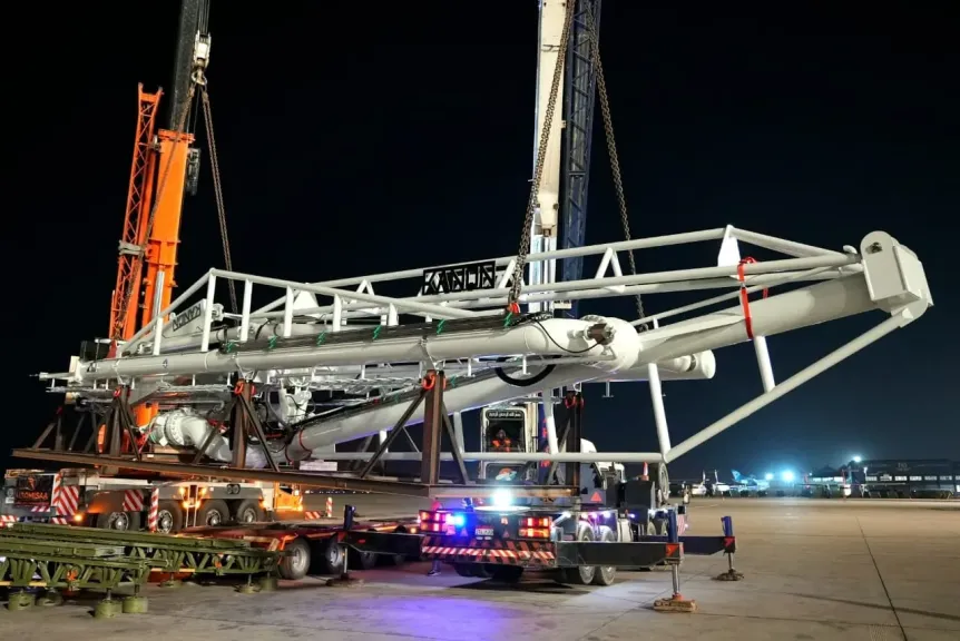 وزير البترول يشهد وصول ذراع التحميل البحري الأخير (Loading Arm)  المخصص لرصيف وحدة التغييز الرابعة ”وينتر”