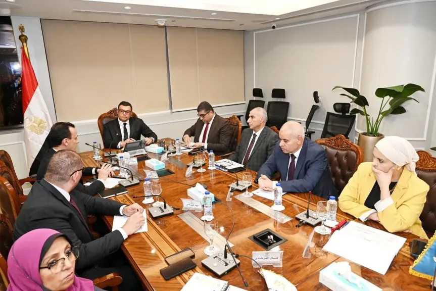 وزير الإسكان يتابع موقف مبادرتي ”بيتك في مصر” و”بيت الوطن” للمصريين بالخارج