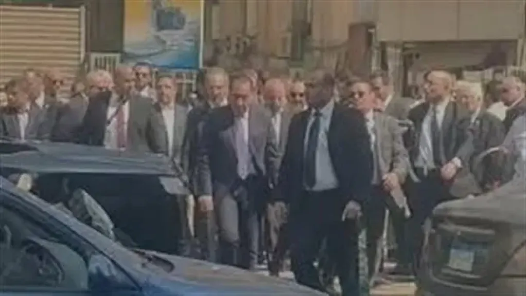 رئيس الوزراء يتفقد ”سنترال رمسيس” ويستعرض تقريرا مع وزير الاتصالات بشأن عودة مختلف الخدمات