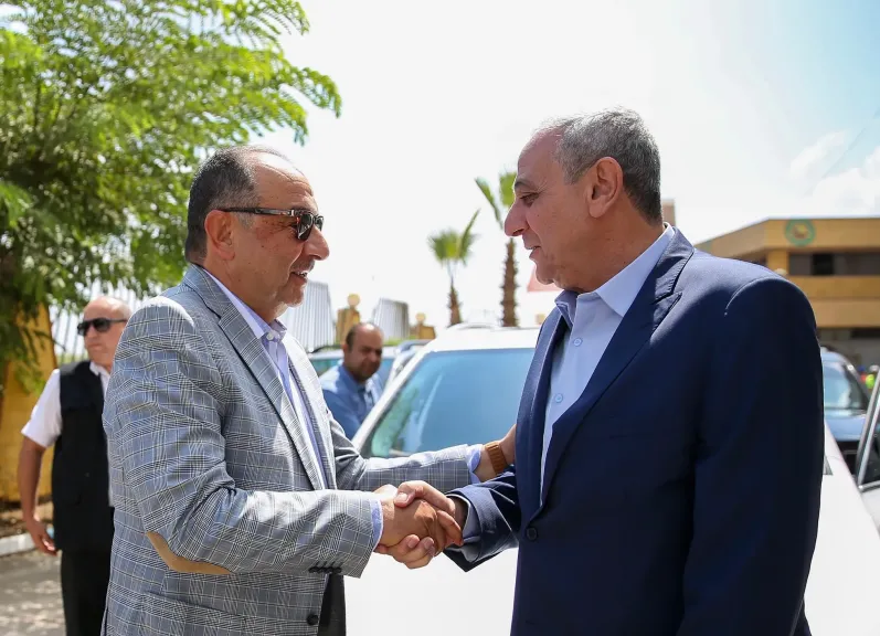 وزير قطاع الأعمال العام يتفقد شركة طنطا للكتان والزيوت