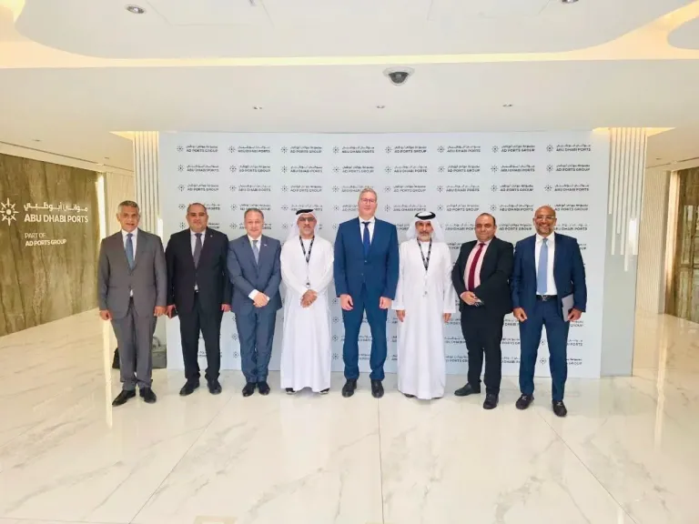 وزير البترول يبحث مع مجموعة موانئ أبوظبي فرص التعاون