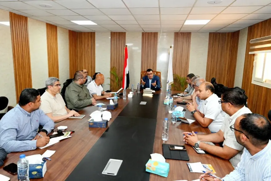 وزير الإسكان يستهل جولته اليوم بعقد اجتماع لمتابعة موقف تنفيذ المشروعات التنموية بالساحل الشمالي الغرب