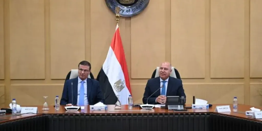 وزيرا الصناعة والزراعة يبحثان التوسع في تصنيع الزبيب وتوطين صناعة الكتان