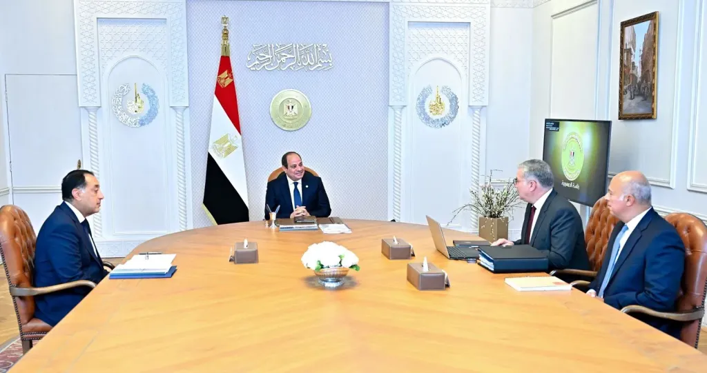 الرئيس السيسي يبحث مع مدبولي وبدوي مستجدات قطاعي البترول و التعدين