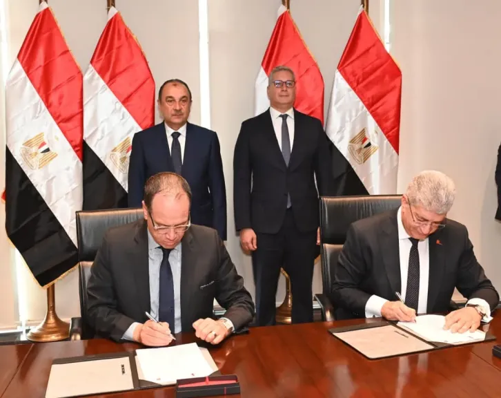 توقيع عقد بين ”إيجوث” و”بتروجت” لإعادة تأهيل وتشغيل فندق ”جيت بيتش” بالعين السخنة
