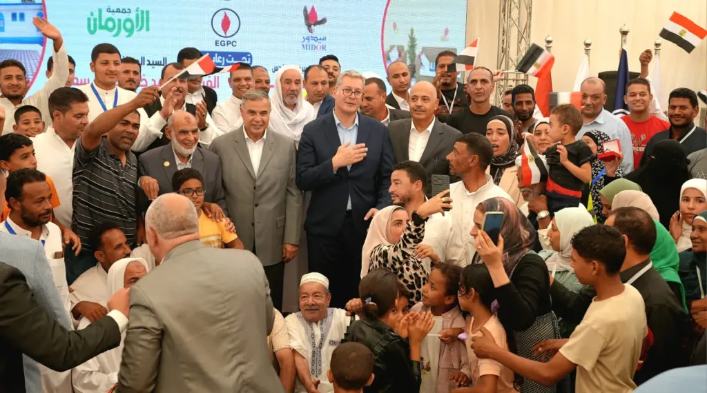 بمبادرة مجتمعية من قطاع ميدور  .. وزير البترول ومحافظ الإسكندرية يفتتحان تطوير  قري منطقة كنج مريوط