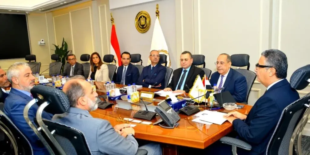 وزير التموين يبحث مع شركة “إي أند مصر” تطوير وتزويد المنافذ التموينية بأحدث الأنظمة الإلكترونية