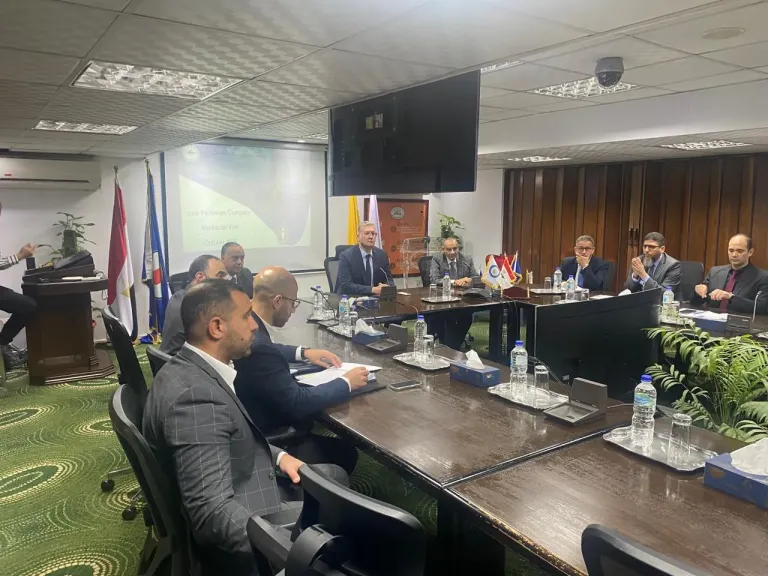 زيارة مفاجئة لوزير البترول والثروة المعدنية لشركة بدرالدين يعقبها اجتماع مبكر لمتابعة خطط الإنتاج والسلامة*