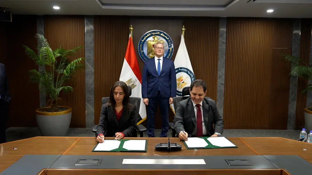فيركيم مصر للأسمدة توقع مع البترول اتفاقية للشراكة في مشروعات تصنيع خام الفوسفات