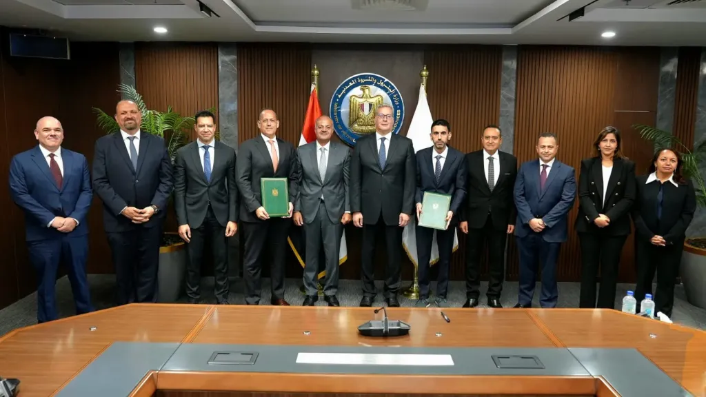 وزير البترول والثروة المعدنية يشهد توقيع عقد أعمال الحفر بين بي بي وفالاريس  لخمس آبار جديدة للغاز بالبحر المتوسط