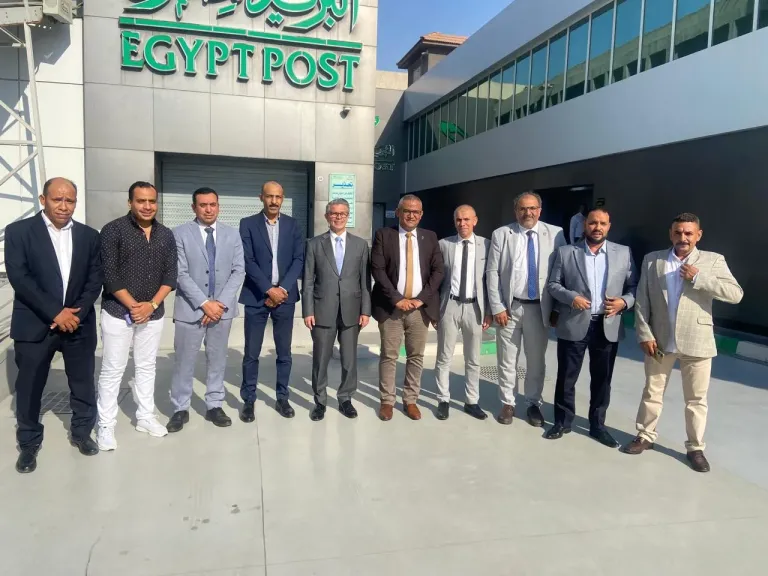رئيس مصلحة الجمارك يتفقد قرية البضائع بمطار القاهرة الدولي
