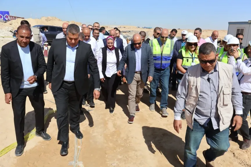 وزير الكهرباء يتفقد إنهاء الأعمال في موقعي أبراج عبور قناة السويس على... وزير الكهرباء يتفقد إنهاء الأعمال في موقعي أبراج عبور قناة السويس على مسار خط الربط الكهربائي المصري السعودي