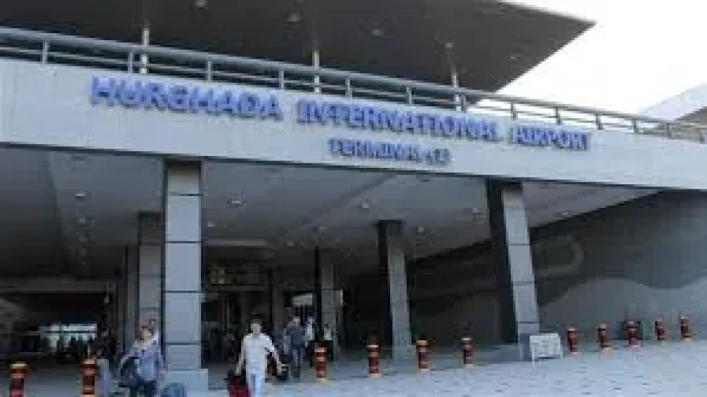 مطار الغردقة الدولي يسجل أعلى حركة تشغيل في يوم واحد تصل لأكثر... مطار الغردقة الدولي يسجل أعلى حركة تشغيل في يوم واحد تصل لأكثر من 53 ألف راكب