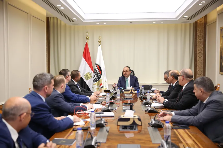 وزير قطاع الأعمال العام يبحث مع ”سيمنس للطاقة” فرص التعاون ونقل التكنولوجيا... وزير قطاع الأعمال العام يبحث مع ”سيمنس للطاقة” فرص التعاون ونقل التكنولوجيا والطاقة المتجددة