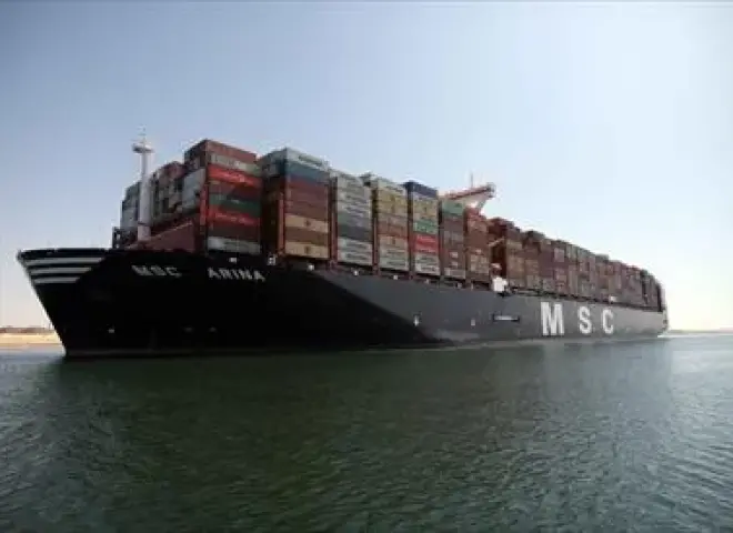 عبور سفينة الحاويات CMA CGM  BENJAMIN FRANKLIN أكبر سفينة حاويات تعبر قناة السويس منذ عامين