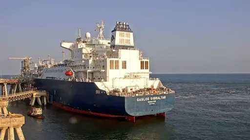 من خلال شركة شل.. تصدير شحنة من الغاز الطبيعي المسال إلى اليونان