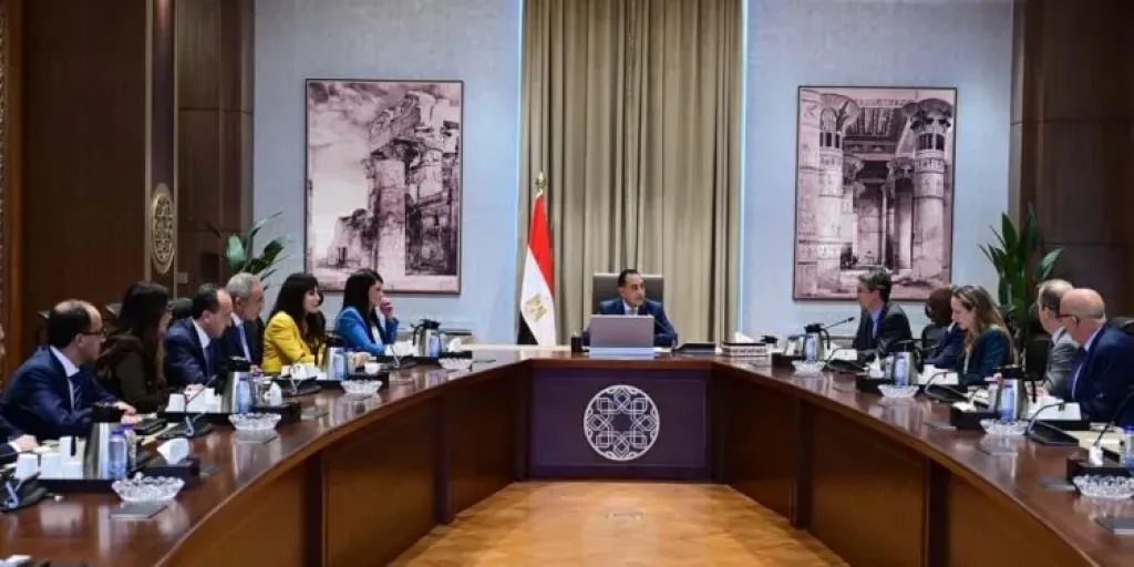 رئيس الوزراء يبحث مع البنك الدولي فرص التعاون في مجالات البنية التحتية والطاقة