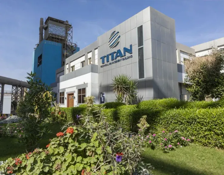 تيتان تنشيء محطة للطاقة الشمسية بتكلفة 20مليون دولار