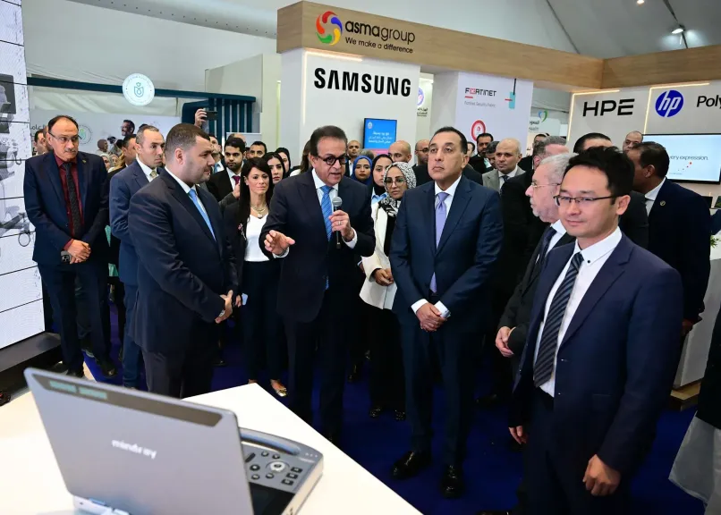 رئيس الوزراء يتفقد معرض ”سمارت ديجيتال هيلث جيت”