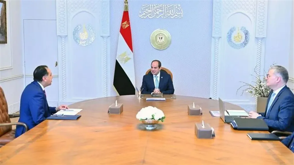 الرئيس السيسي يبحث مع رئيس الوزراء وزير البترول  الخطة الاستراتيجية للبترول