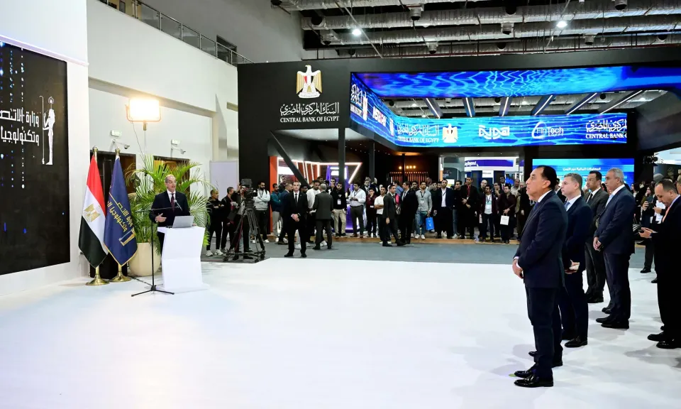 رئيس الوزراء يستمع لعرض تقديمي حول مشروعات وزارة الاتصالات وتكنولوجيا المعلومات في مجال التحول الرقمي