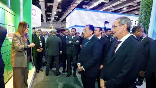داليا الباز تستعرض أحدث خدمات البريد المصري أمام رئيس الوزراء في معرض Cairo ICT