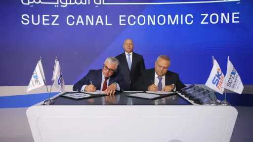 اقتصادية قناة السويس توقع مذكرة تفاهم وعقد انتفاع مع «سكاي بورتس» لتشغيل محطة متعددة الأغراض بميناء السخنة