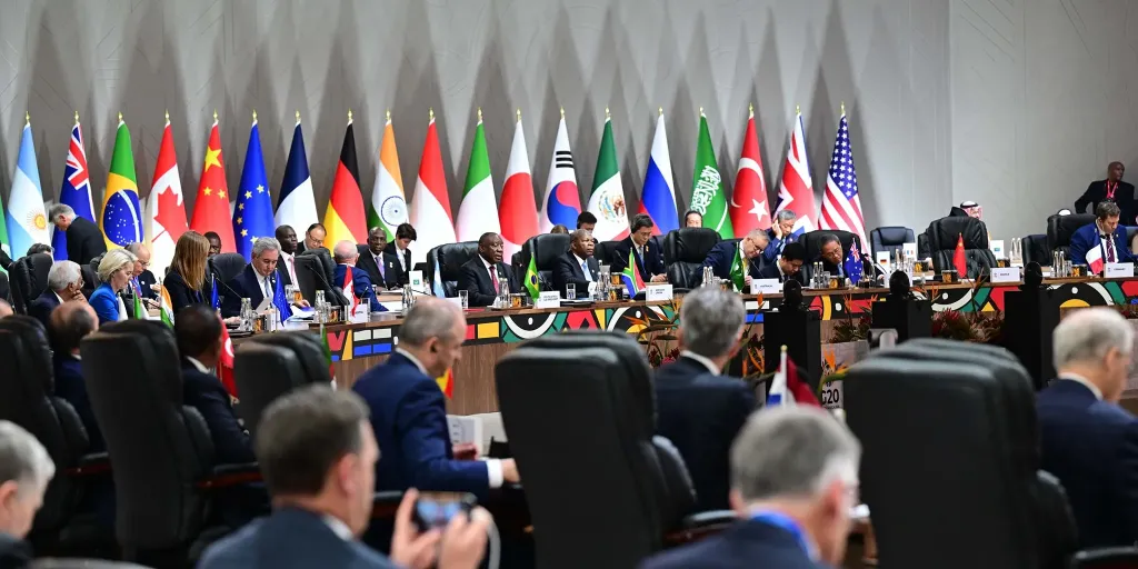 شريف فتحي: عدد السائحين الوافدين لمصر ارتفع 21% إلى 15.6 مليون خلال 10 أشهر