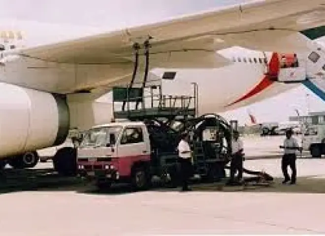 مصر تسعى لاقتراض 400 مليون دولار لتمويل مشروع وقود الطائرات المستدام