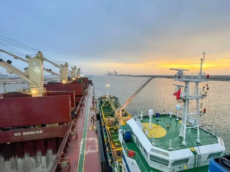 مصر تعتزم إنشاء 4 محطات لتموين السفن بالغاز بحلول 2030