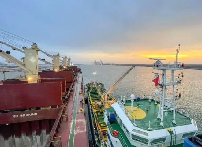 مصر تعتزم إنشاء 4 محطات لتموين السفن بالغاز بحلول 2030