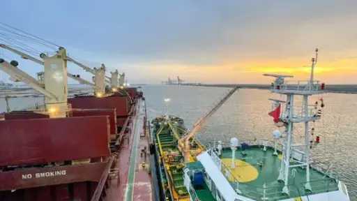 مصر تعتزم إنشاء 4 محطات لتموين السفن بالغاز بحلول 2030