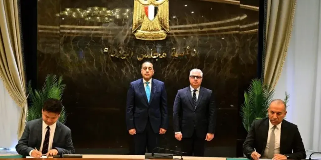 بتكلفة مليار دولار.. توقيع عقد إنشاء مجمع متكامل للصناعات الكيميائية الفوسفاتية باقتصادية قناة السويس