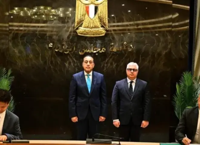 بتكلفة مليار دولار.. توقيع عقد إنشاء مجمع متكامل للصناعات الكيميائية الفوسفاتية باقتصادية قناة السويس