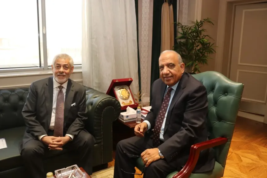 وزير الكهرباء والطاقة المتجددة يبحث مع شركة ”AMEA POWER” الإماراتية التوسع في محطات تخزين الطاقة