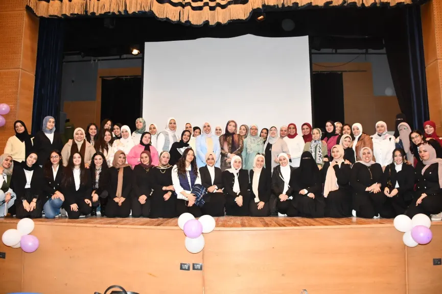 ”شكرًا عمال كليتنا”....بنات عين شمس تكرم عمالها