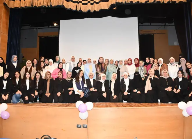 ”شكرًا عمال كليتنا”....بنات عين شمس تكرم عمالها