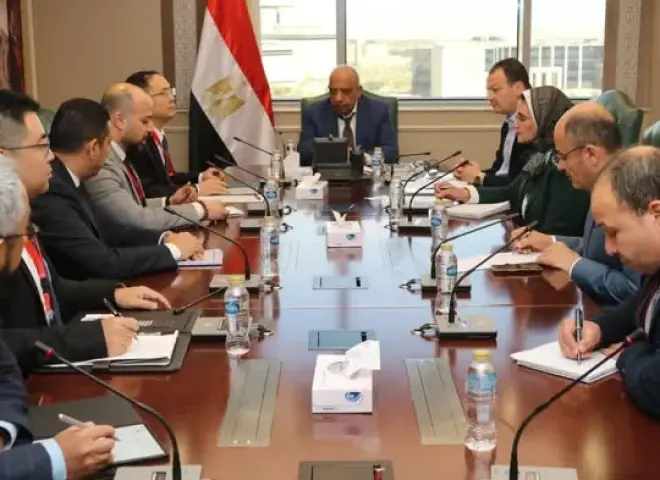وزير الكهرباء والطاقة المتجددة يبحث مع مجموعة ”XD” الصينية سبل دعم وتطوير الشراكة