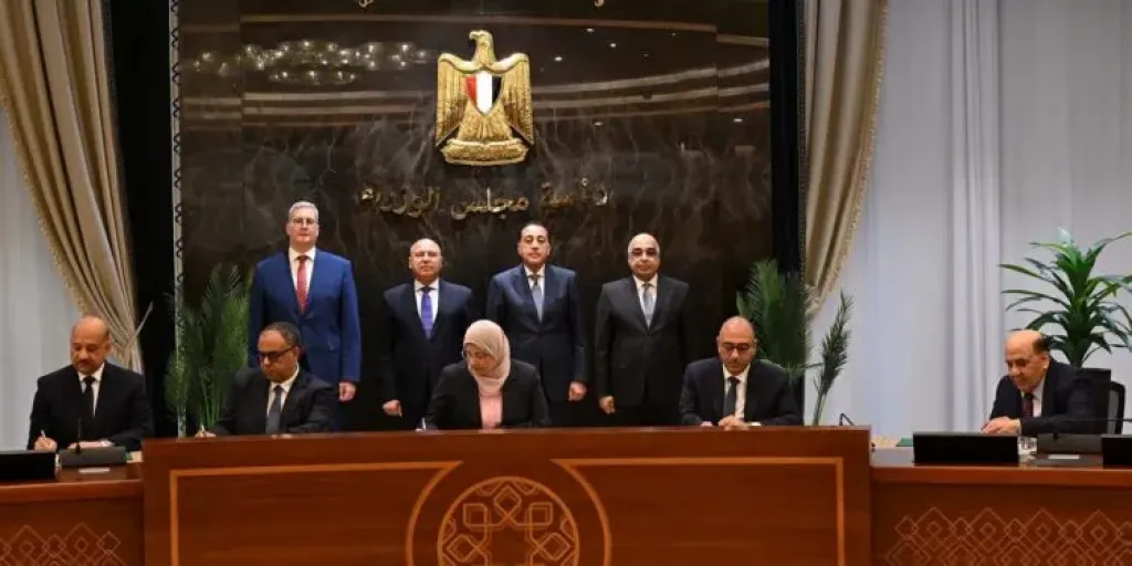 رئيس الوزراء يشهد توقيع اتفاقية تسوية مع جنوب الوادي للأسمنت