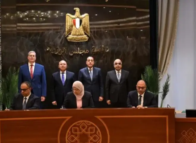 رئيس الوزراء يشهد توقيع اتفاقية تسوية مع جنوب الوادي للأسمنت