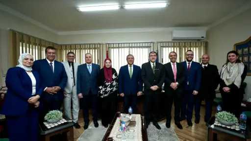 هيئة قناة السويس و«بنك التنمية الصناعية » يطلقان بطاقات دفع إلكترونية للموظفين