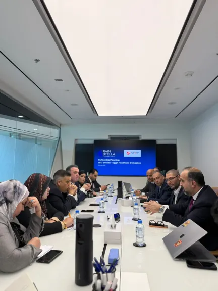 وزارة الصحة وإي هيلث تستعرضان أفضل الممارسات الإقليمية في الرعاية الرقمية