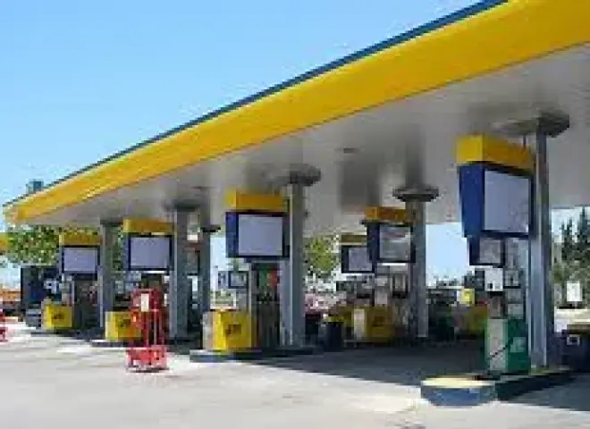 ماذا تنتظر مصر لخفض أسعار الوقود بعد هبوط النفط لأدنى مستوى منذ 2021؟